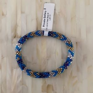 Turquoise glass beaded bracelet. NWT.